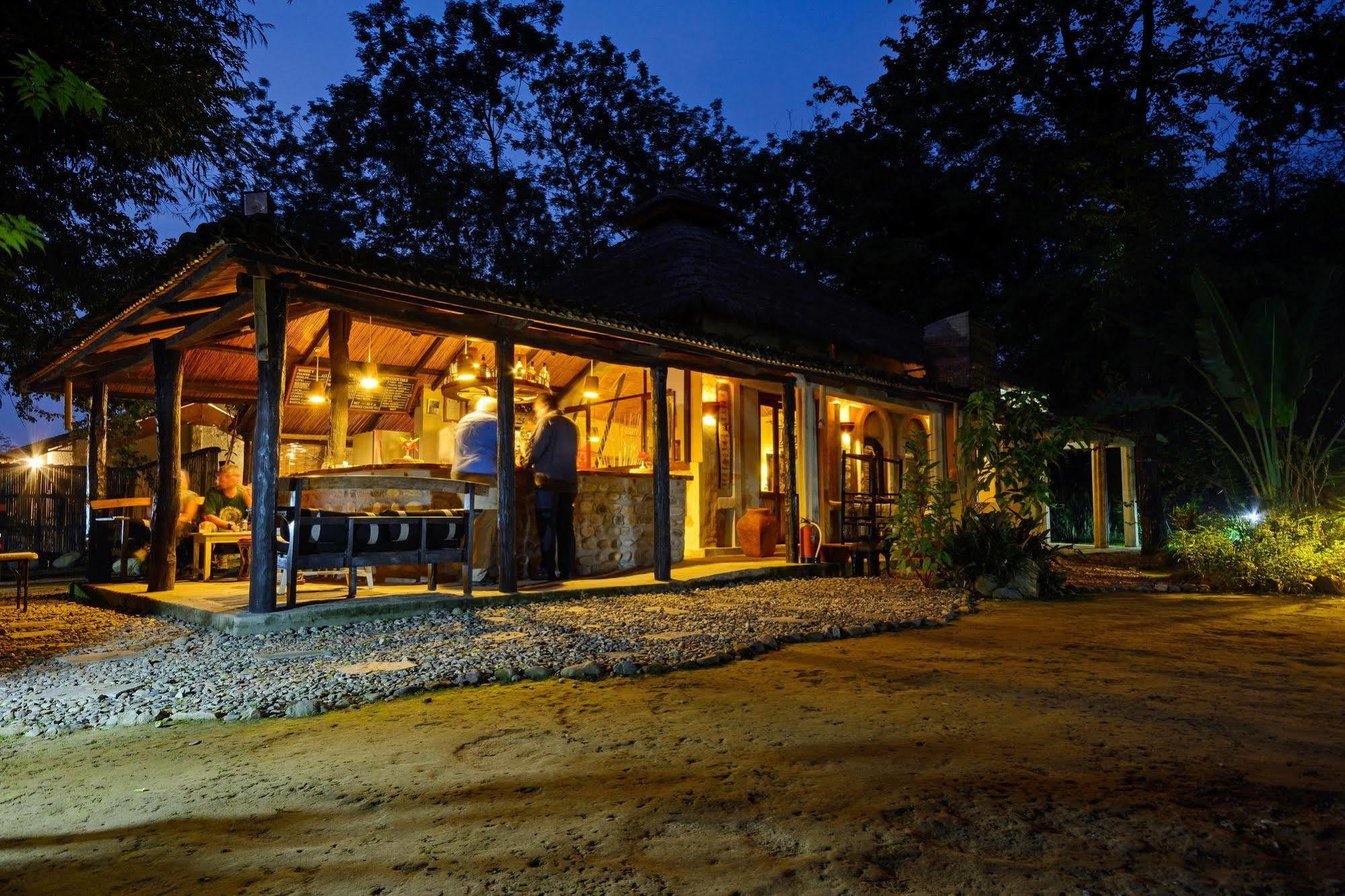 Machan Country Villa Kumarwarti Exterior foto